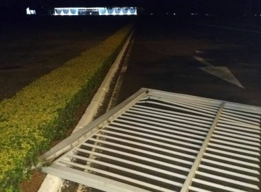 Jovem invade o Alvorada e tem o carro alvejado por tiros