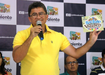Prefeito Marcos Adriano reúne a imprensa para apresentar as atrações do São João de Valente