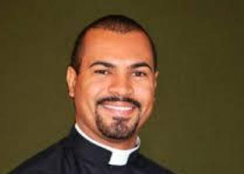 Padre é condenado a 15 anos de prisão por abusar de jovem deficiente mental dentro de sauna