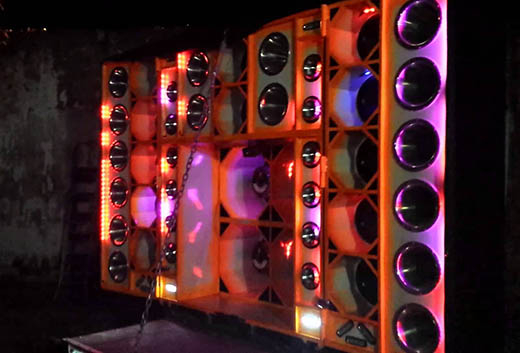 Adolescente é baleado durante festa de paredão