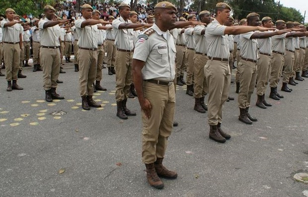 Juros do rotativo do cartão de crédito caem para 363% ao ano