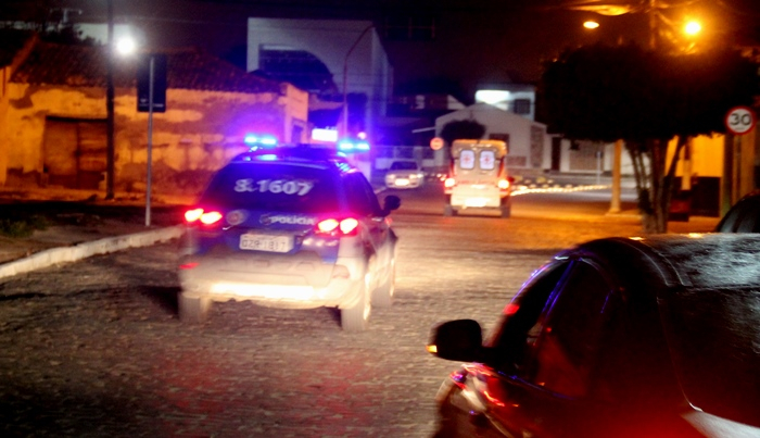 Coité – Policia escolta ambulância em transferência de vítima de tentativa de homicídio
