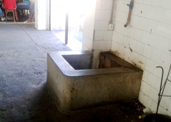 Coité – Homem cai dentro de poço do mercado municipal e é resgatado com vida por populares (Veja o vídeo)