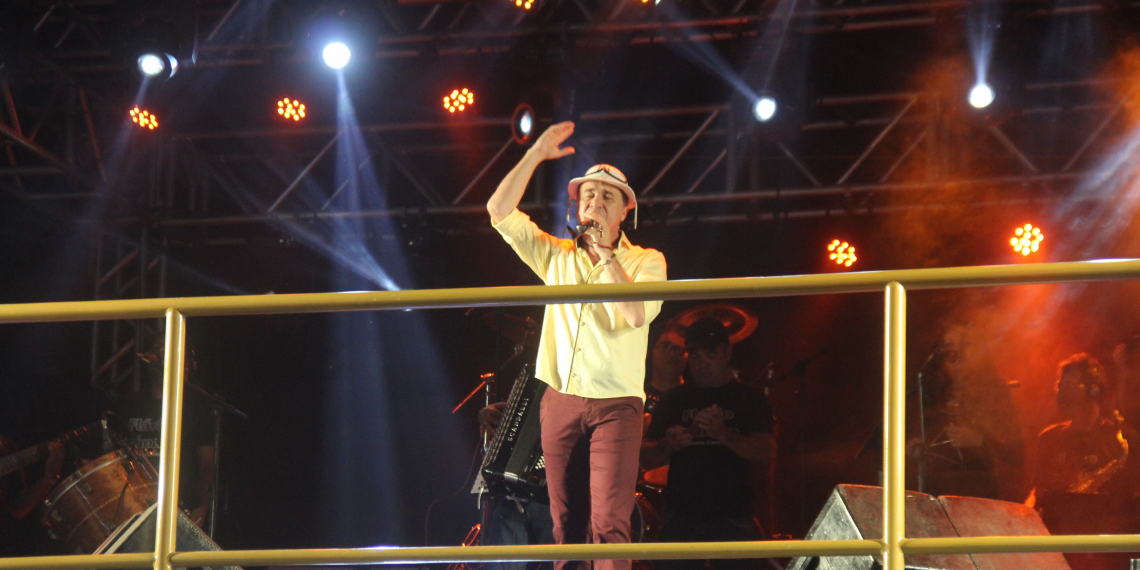 Música e Poesia de Flávio Leandro marcou o primeiro dia do Arraiá do Cabral em São José do Jacuípe