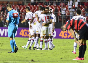 Vitória luta muito, mas não consegue evitar a quarta derrota em jogo contra o São Paulo