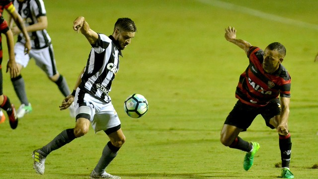 Contra o Botafogo Vitória sofre dois gols no primeiro tempo e consegue o empate no segundo