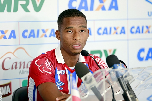 Titular contra o Fla, Matheus Sales mira sequência e triunfo no clássico com o Vitória