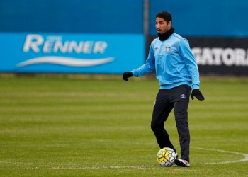 Depois de 6 anos, Wallace está de volta para defender o Vitória