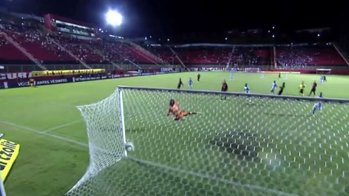 Vitória sofre mais uma derrota no Barradão e já tem a defesa mais vazada do Brasileirão