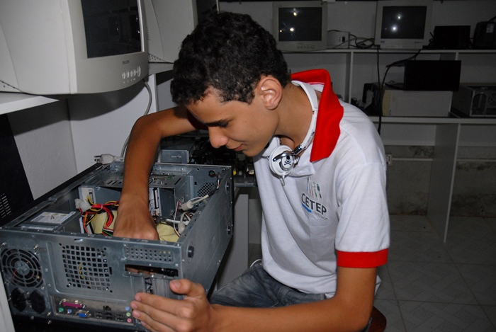 Secretaria da Educação oferta 2.224 vagas para nova modalidade de Educação Profissional: o MedioTEC