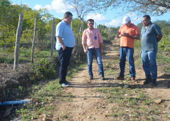 Coité – Deputado Alex da Piatã visita a obra da nova adutora de Aroeira e anuncia extensão de rede para beneficiar outras comunidades