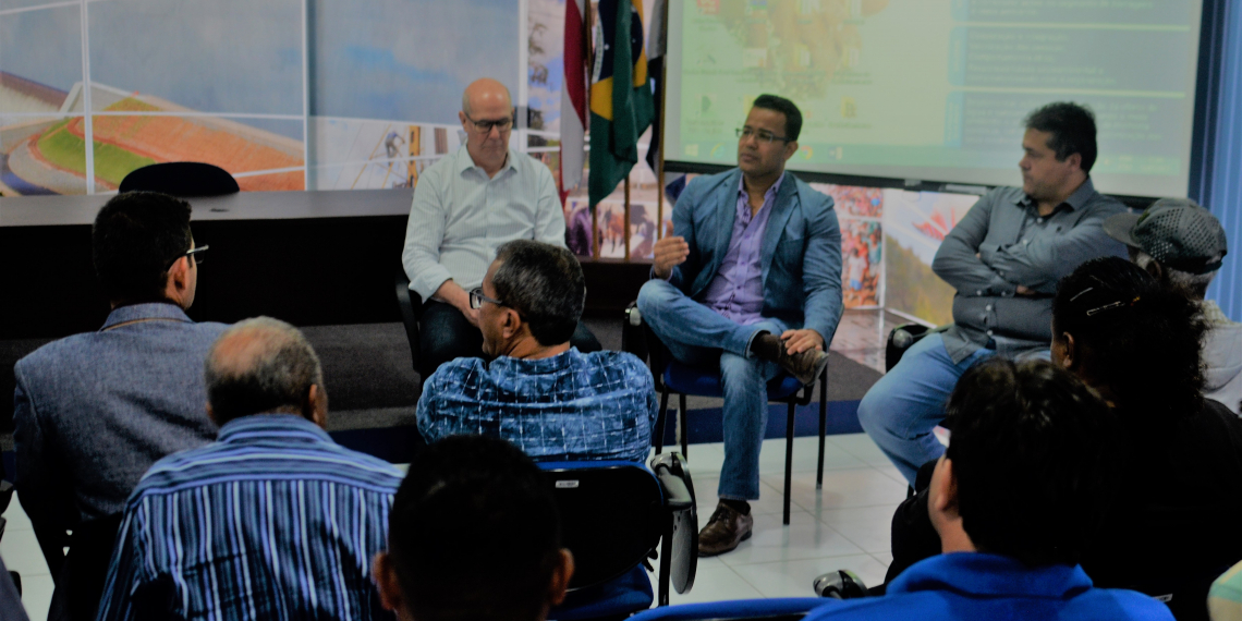 Quarenta pessoas, entre lideres comunitários e políticos, vão a CERB para saber a verdade sobre a paralisação do Projeto Araci Norte