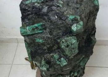 Esmeralda gigante encontrada em Pindobaçu é arrematada por R$ 500 milhões