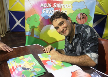 Coité – Muita emoção marcou o lançamento do livro “Meus Salmos Favoritos” do escritor e ilustrador Damião Neto