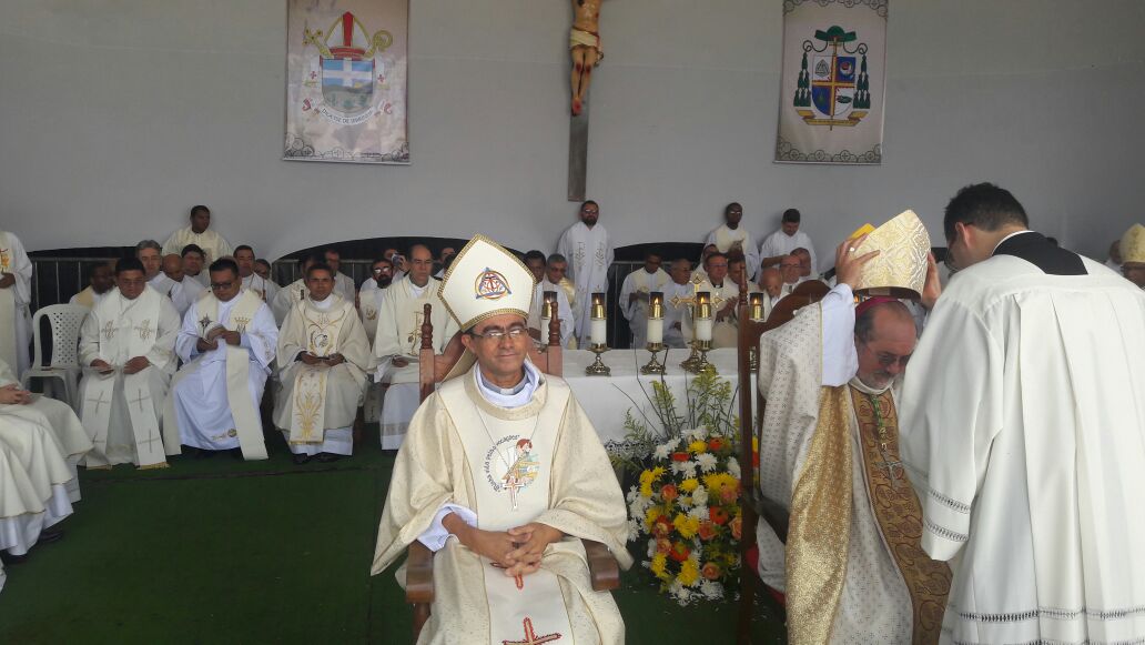 Padre natural de Araci é ordenado bispo em grande cerimonia religiosa