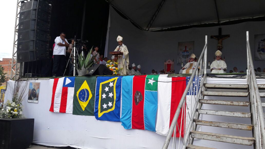Padre natural de Araci é ordenado bispo em grande cerimonia religiosa