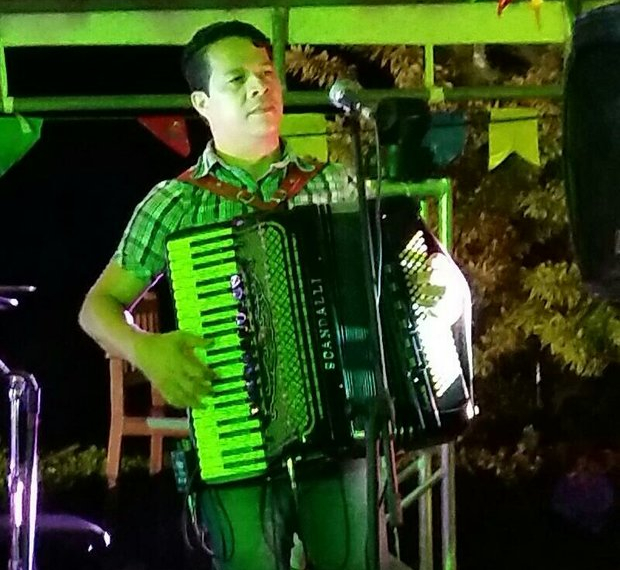 Safoneiro da Estakazero tem carro e instrumentos musicais levados em assalto