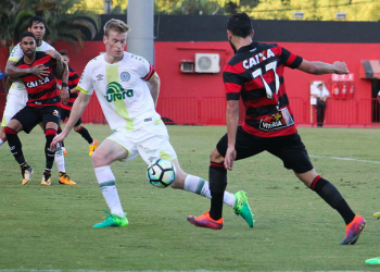 Vitória frustra torcedor mais uma vez e perde em casa para a Chapecoense