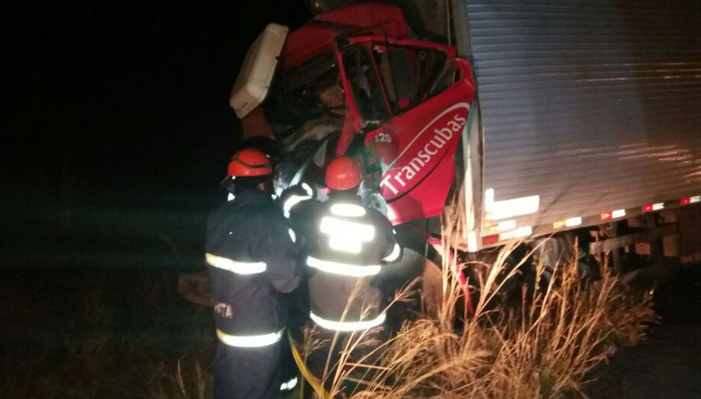 Acidente entre dois caminhões mata motorista na BR-020, em Luís Eduardo Magalhães