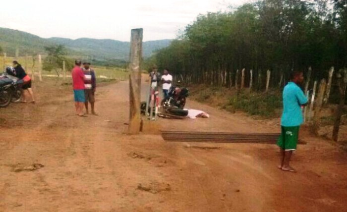 Homem morre e esposa fica ferida em acidente de moto