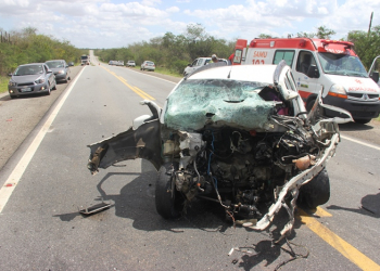 Colisão na BR 324 próximo a Tanquinho deixa seis mortos e quatro feridos (atualizada às 16h54) Veja o vídeo