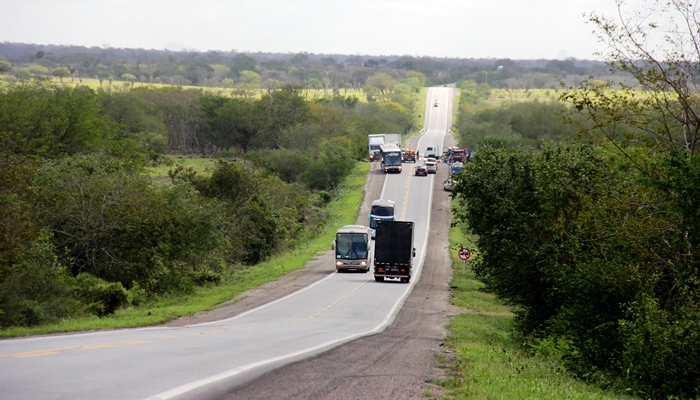 Colisão na BR 324 próximo a Tanquinho deixa seis mortos e quatro feridos (atualizada às 16h54) Veja o vídeo