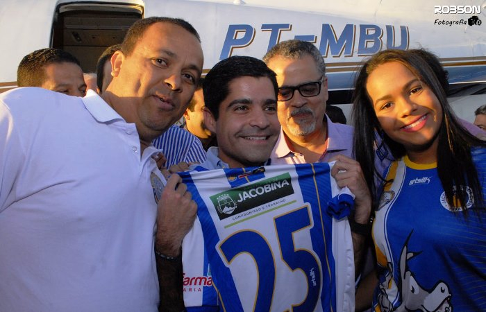 ACM Neto recebe camisa 25 do Jacobina ao vistar o Município que comemora 137 anos