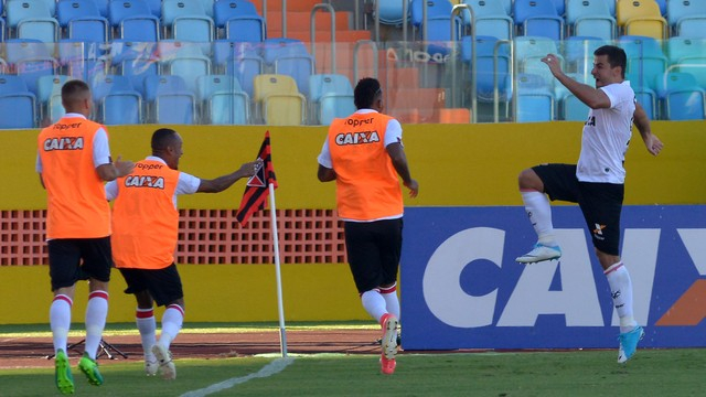 Vitória vence o Atlético de Goiás fora de casa deixa o Z4 e empurra o Bahia