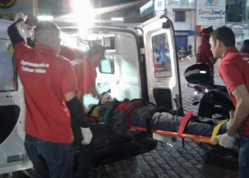Homem é socorrido pela Brigada Anjos da Vida desacordado após ser agredido a pauladas no centro de Coité