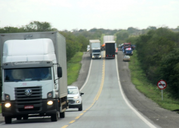 Trecho Riachão do Jacuípe / Posto Trevo tem 57 km de distância e 57 placas de ultrapassagem proibida