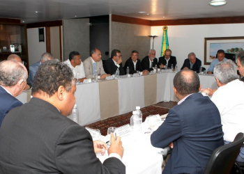 Rui recebe solidariedade de deputados e senadores contra “boicote do Governo Federal”