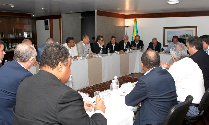 Rui recebe solidariedade de deputados e senadores contra “boicote do Governo Federal”