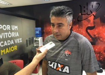 Após reunião, Vitória demite o técnico Alexandre Gallo
