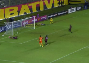 Vitória perde de 4 para o Vasco e confirma posição de pior mandante do Brasileirão