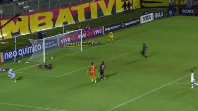 Vitória perde de 4 para o Vasco e confirma posição de pior mandante do Brasileirão