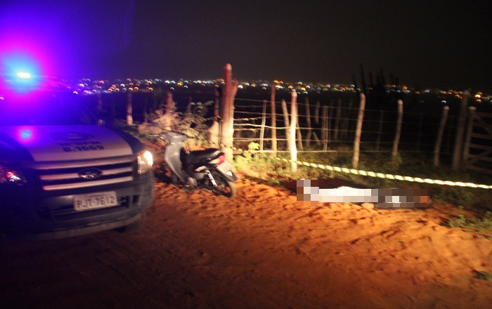 Coité – Jovem é encontrado morto a tiros ao lado de moto próximo ao Parque de Exposições (atualizada)