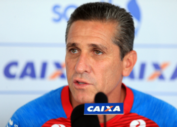 Jorginho assume a responsabilidade pela derrota em casa por 3 a 1