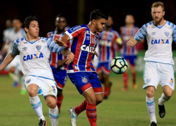 Jogando em casa, Bahia fica no empate com o Avai e torcida vaia