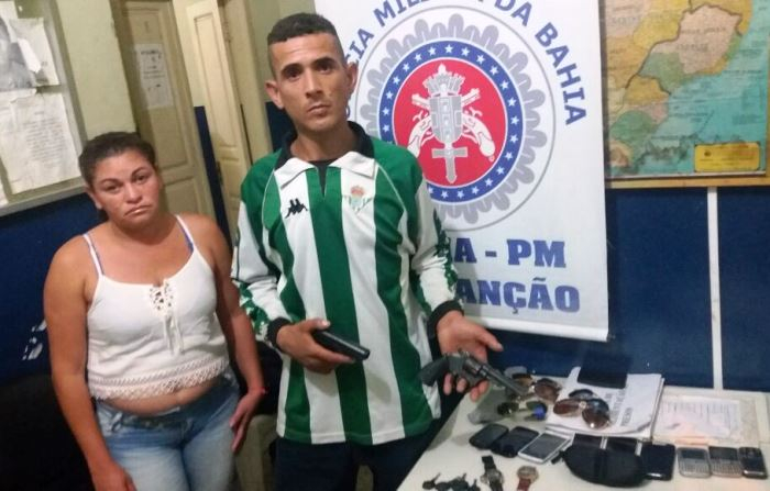 PM de Cansanção prende casal com armas e objetos roubados no estado de São Paulo