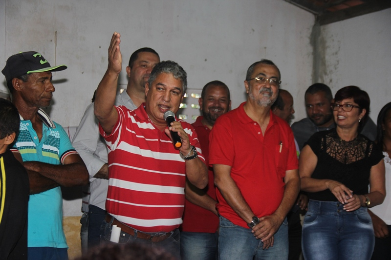 Valente – Ex-prefeito Ismael Ferreira lidera comitiva e inaugura sistema de abastecimento d’água em Itarerú com a presença de dois deputados