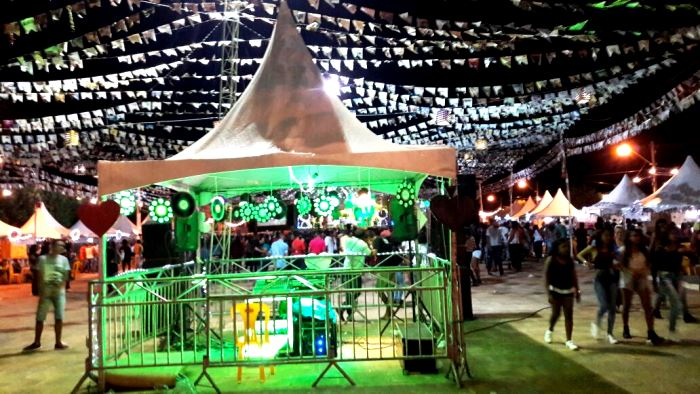 São Pedro em América Dourada ganha ornamentação em homenagem a Chacrinha