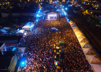 Tayrone atrai grande multidão no último dia do Santaluz Folia; prefeita avalia festa como muito tranquila