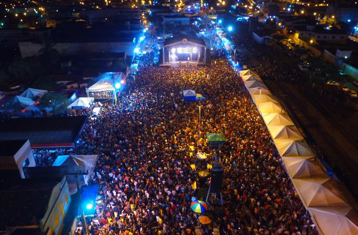 Tayrone atrai grande multidão no último dia do Santaluz Folia; prefeita avalia festa como muito tranquila