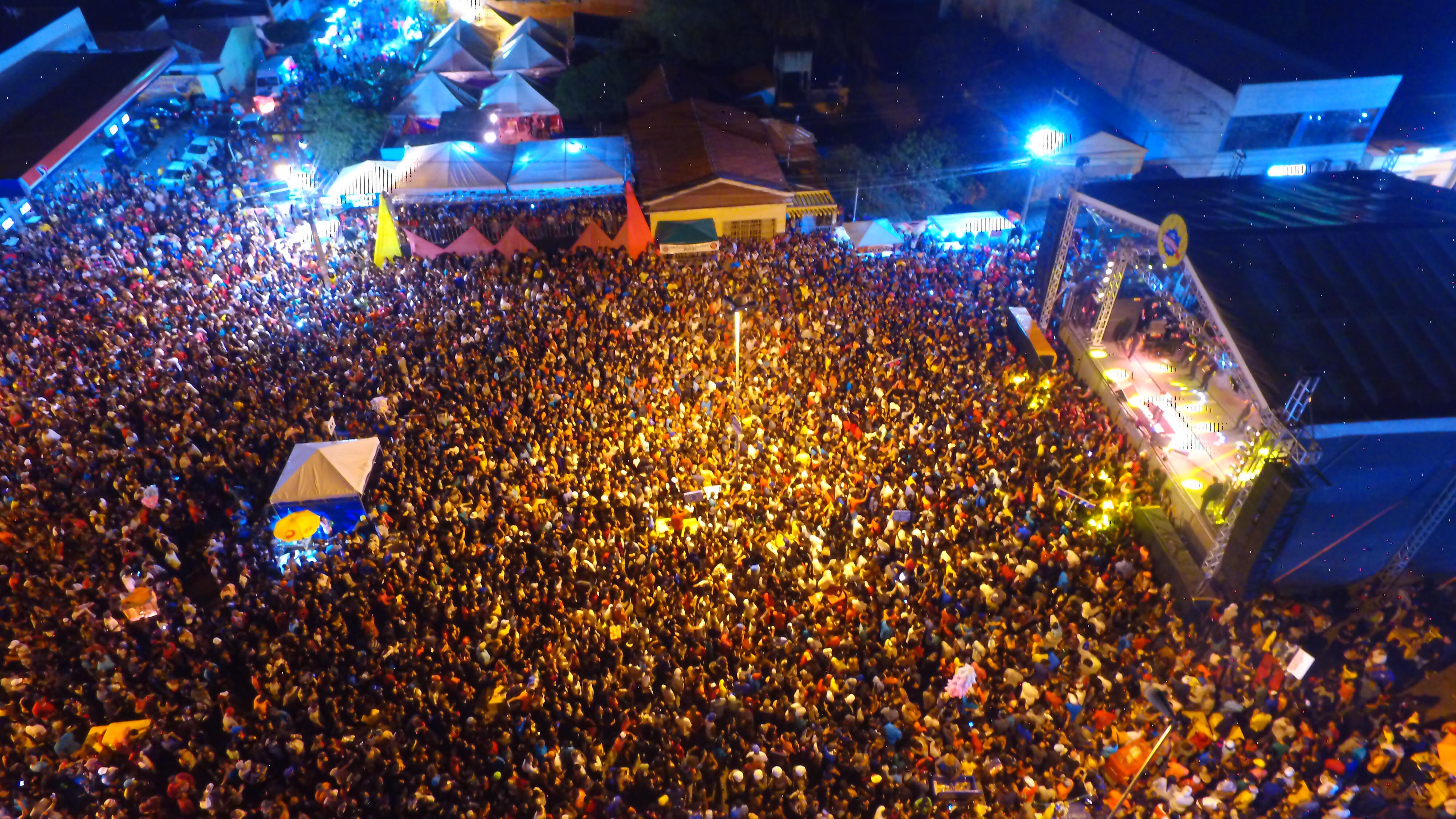 Tayrone atrai grande multidão no último dia do Santaluz Folia; prefeita avalia festa como muito tranquila