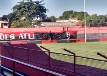 Adversário do Vitória, Atlético-GO tem mistério e protesto contra Diego Rosa