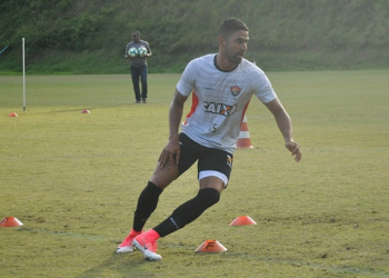 Sem condições de jogo, Wallace e Tréllez só devem estrear no Vitória na próxima semana