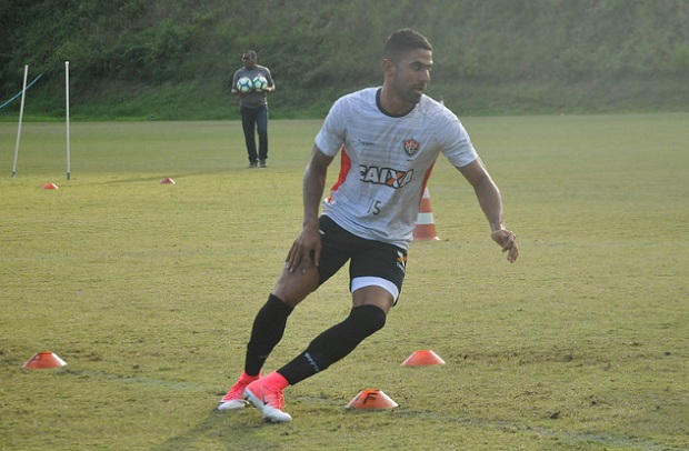 Sem condições de jogo, Wallace e Tréllez só devem estrear no Vitória na próxima semana