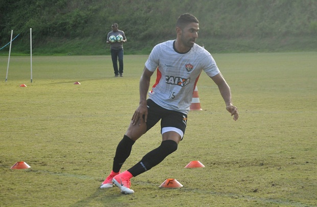 Sem condições de jogo, Wallace e Tréllez só devem estrear no Vitória na próxima semana