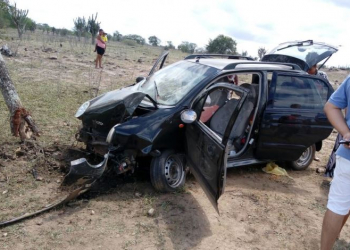 Casal fica ferido depois de se envolver em acidente na BA 120