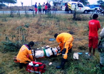 Coité – Dois jovens ficam feridos em capotamento na BA 120